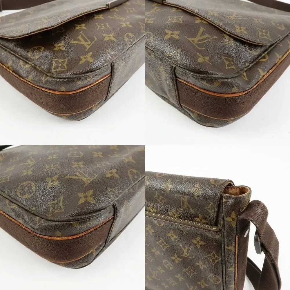 Louis Vuitton Monogram Beaubourg Messenger MM Brown